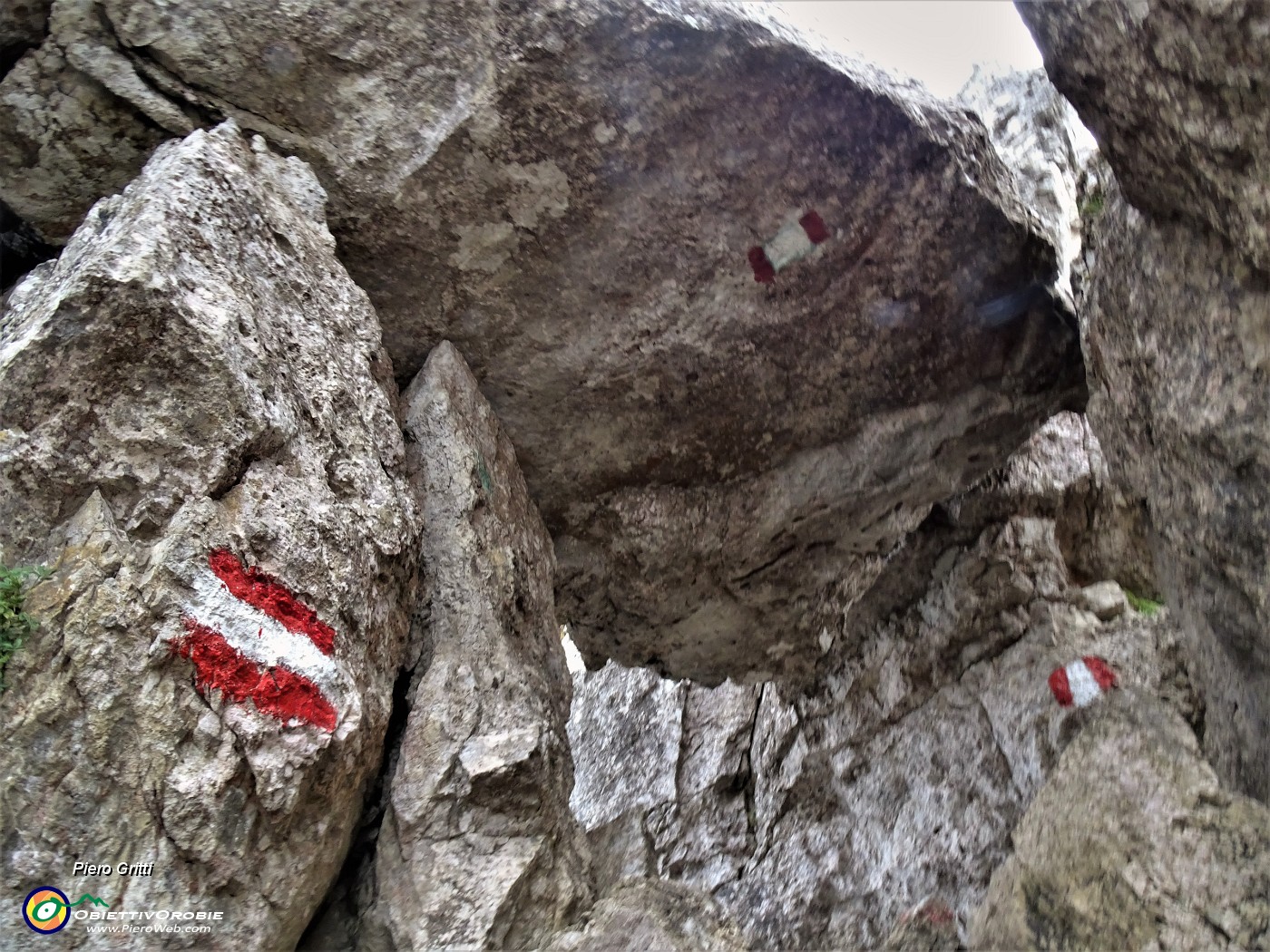 55 Passaggi su roccette con attenzione.JPG
